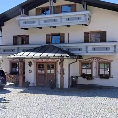 Neues Ruhiges Apartment, Bergblick, Stellplatz Apartament Bischofswiesen