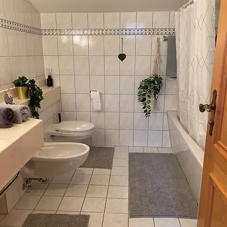 Neues Ruhiges Apartment, Bergblick, Stellplatz * Bischofswiesen